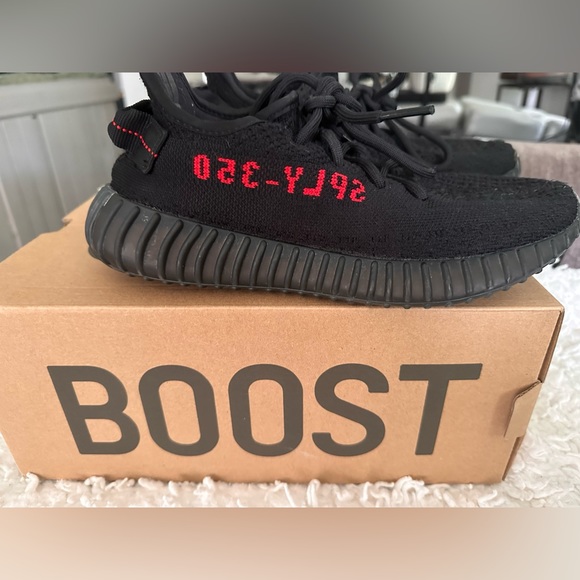 !!SOLD!!Adidas Yeezy Boost 350 V2 CBlack/CBlack/Red - Picture 3 of 9